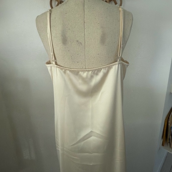 Dee Elly Ruffle Spaghetti Strap short Open Dress ivory Satin large - Picture 4 of 11